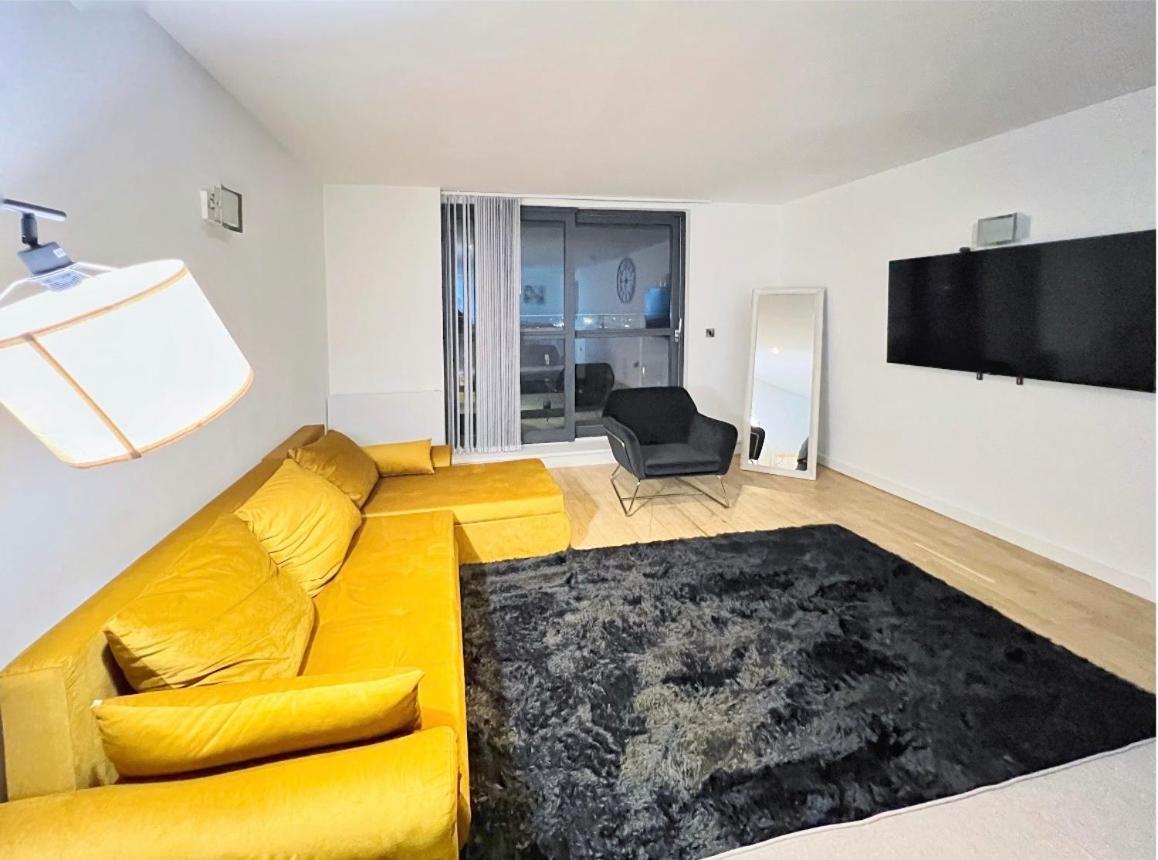 Modern Duplex Centre * Mánchester